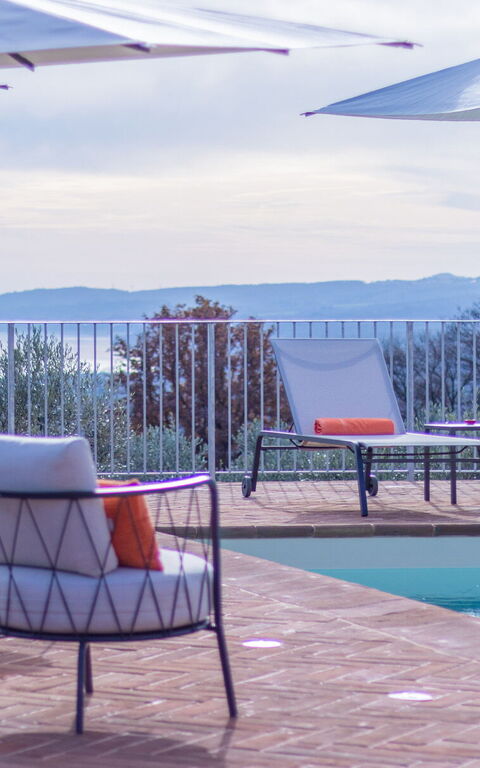 Tenuta Poggio Guiano: Buitenkanten, Buitenshuis, Keer bekeken, zwembad