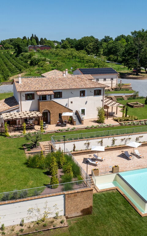 Tenuta Poggio Guiano: Buitenkanten, Buitenshuis, Tuin, zwembad