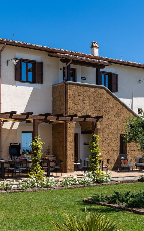 Tenuta Poggio Guiano: Buitenkanten, Buitenshuis, Tuin