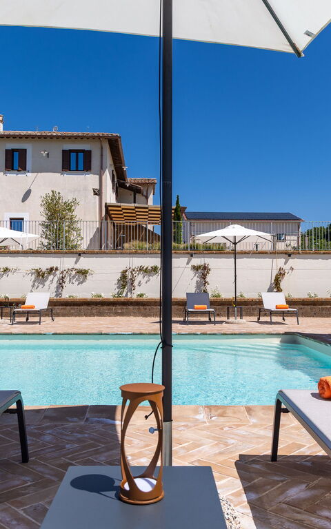 Tenuta Poggio Guiano: Buitenkanten, Buitenshuis, zwembad