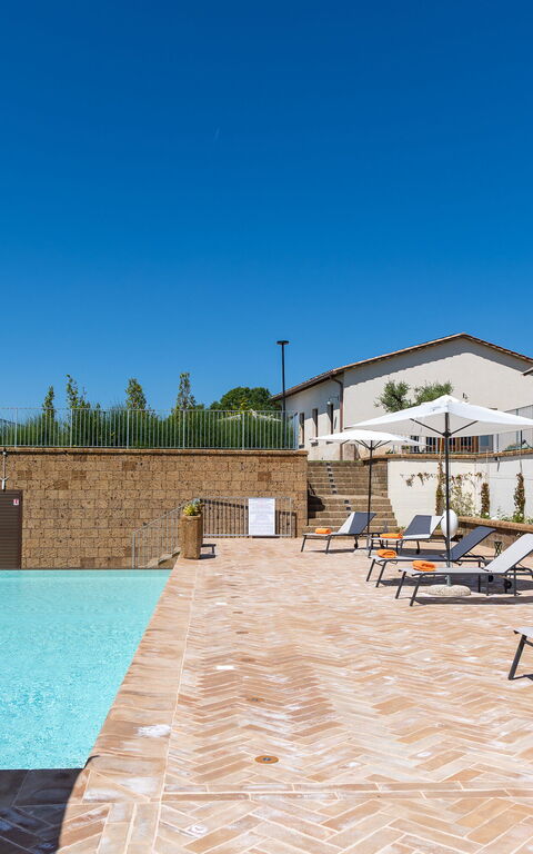 Tenuta Poggio Guiano: Buitenkanten, Buitenshuis, zwembad