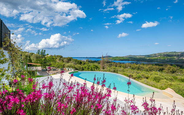 Villa Zephyros: Buitenkanten, Buitenshuis, Keer bekeken, zwembad