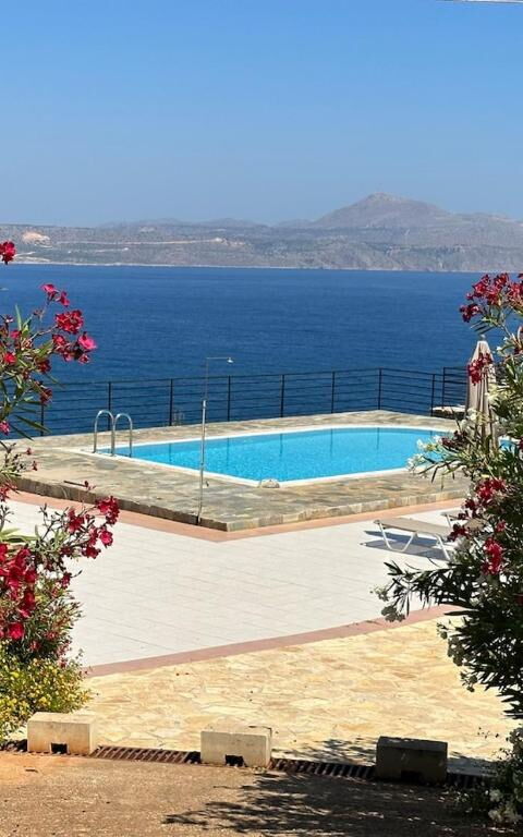 Villa Pi: Buitenkanten, Buitenshuis, Keer bekeken