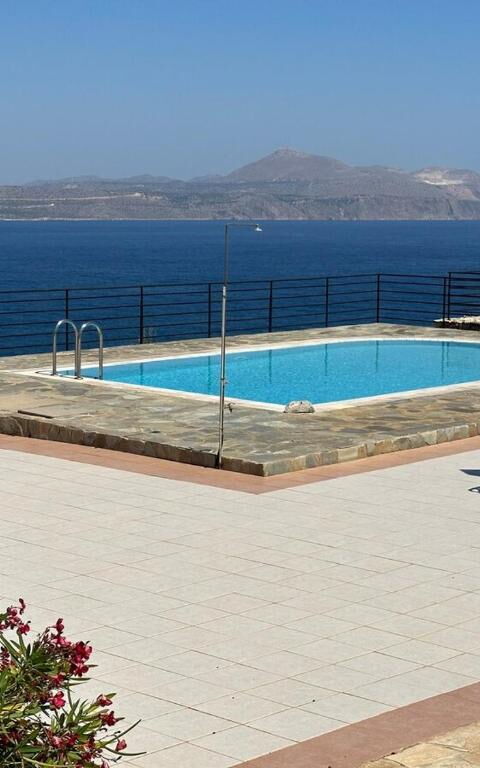 Villa Pi: Buitenkanten, Buitenshuis, Keer bekeken