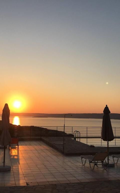 Villa Pi: Buitenkanten, Buitenshuis, Keer bekeken