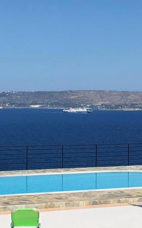 Villa Pi: Buitenkanten, Buitenshuis, Keer bekeken