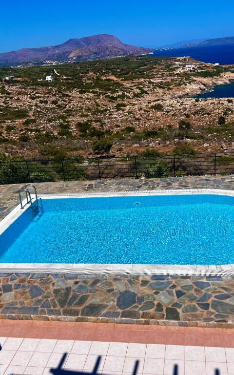 Villa Pi: Buitenkanten, Buitenshuis, Keer bekeken