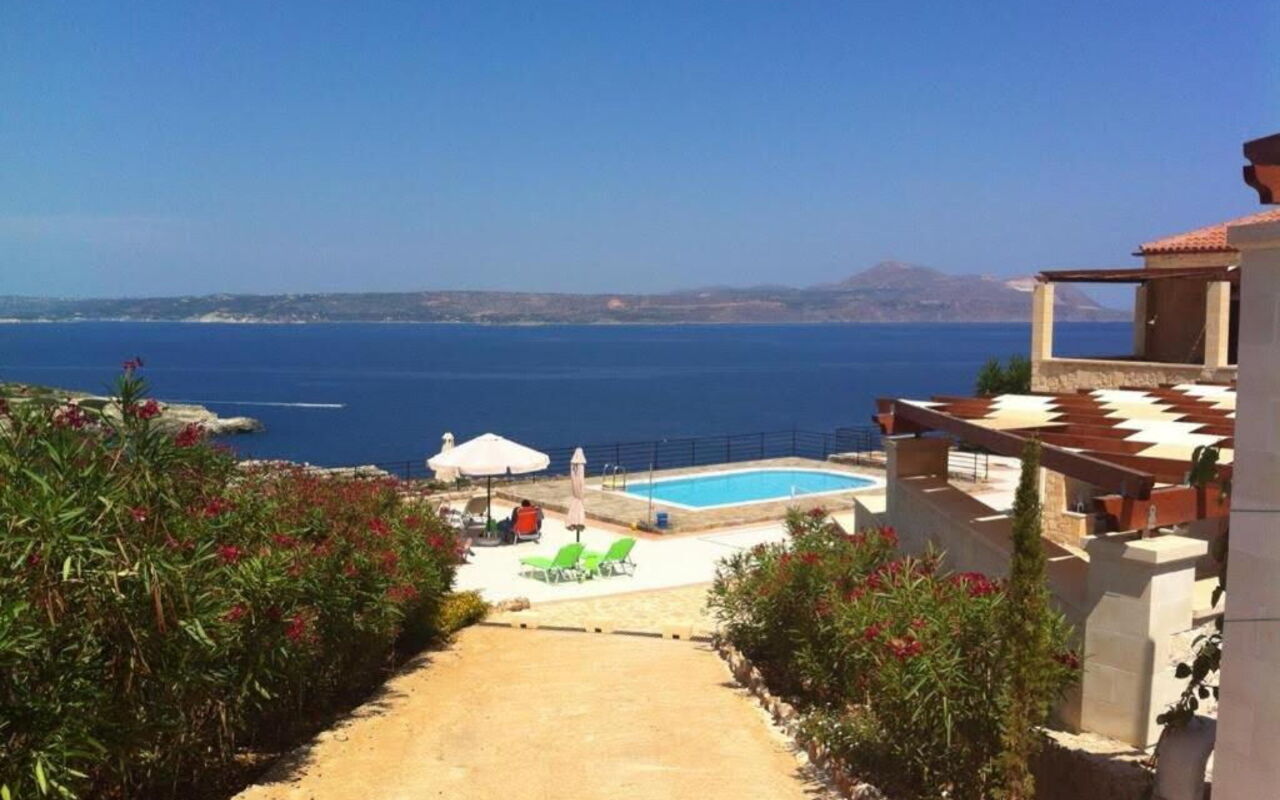 Villa Pi: Buitenkanten, Buitenshuis, Keer bekeken