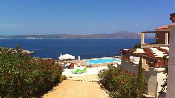 Villa Pi: Buitenkanten, Buitenshuis, Keer bekeken