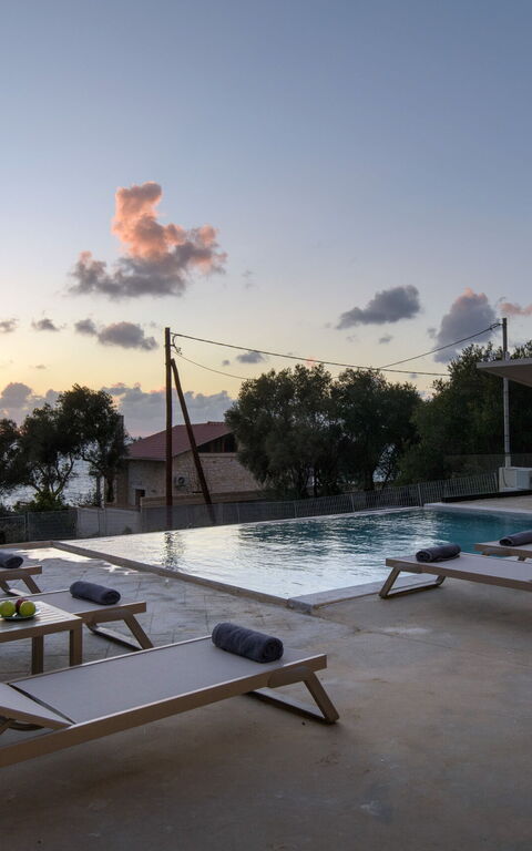 Villa Elais: Buitenshuis, Keer bekeken, zwembad