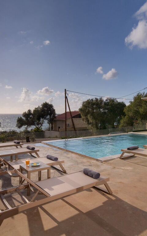 Villa Elais: Buitenshuis, Keer bekeken, zwembad