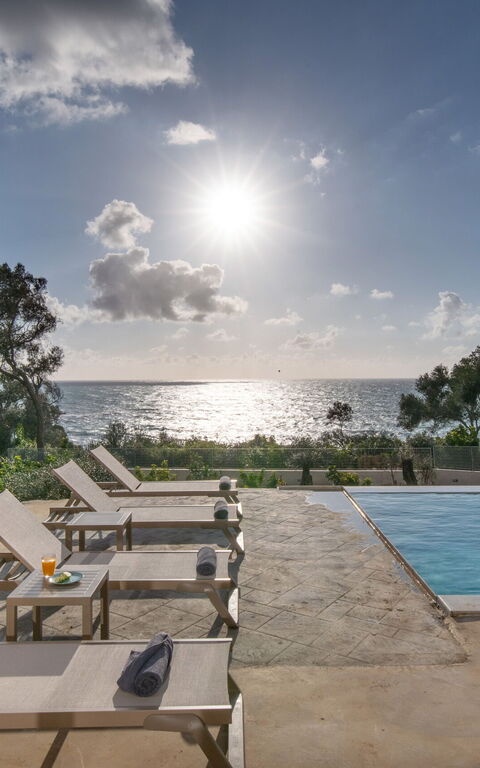 Villa Elais: Buitenshuis, Keer bekeken, zwembad