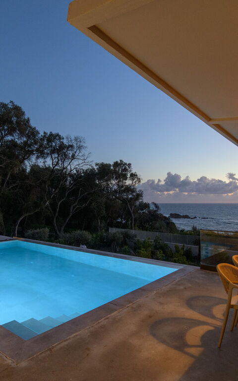 Villa Elais: Buitenshuis, zwembad