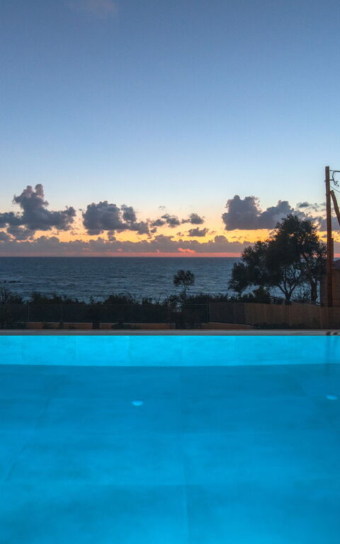 Villa Elais: Buitenshuis, Keer bekeken, zwembad