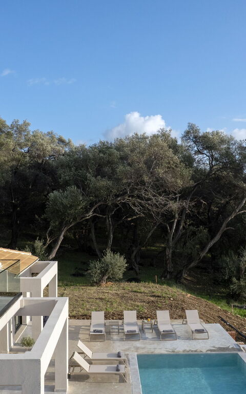 Villa Elais: Buitenshuis, zwembad