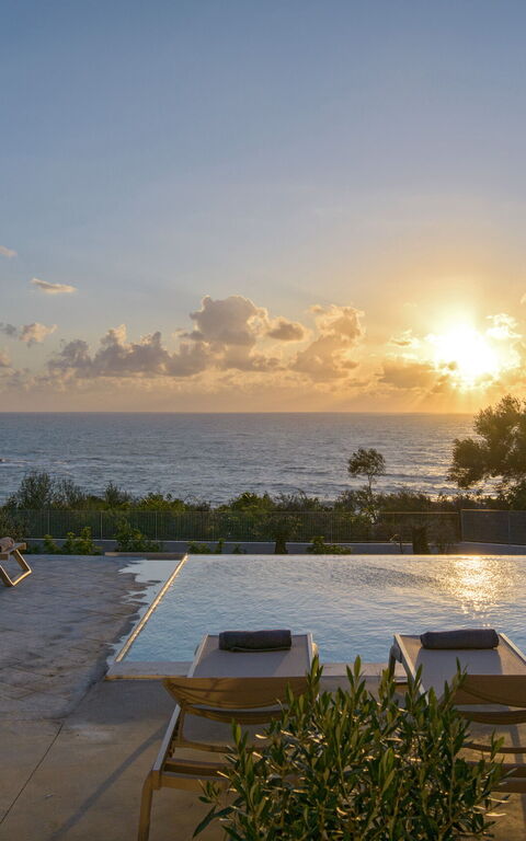 Villa Elais: Buitenshuis, Keer bekeken, zwembad