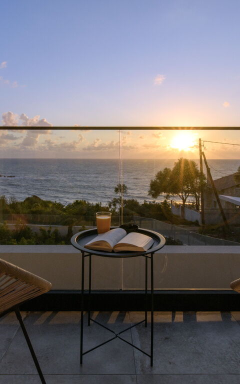 Villa Elais: Balkon / terras / patio, Buitenshuis, Keer bekeken