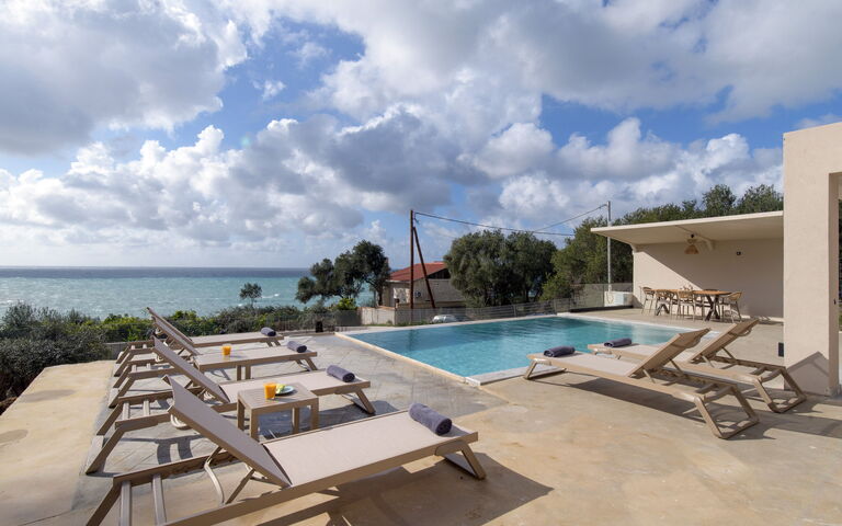 Villa Elais: Buitenshuis, Keer bekeken