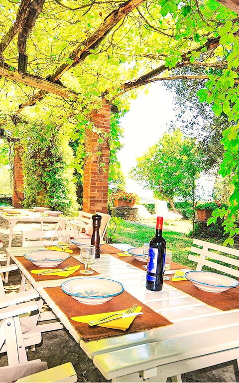 Villa Ulivacci: Buitenshuis