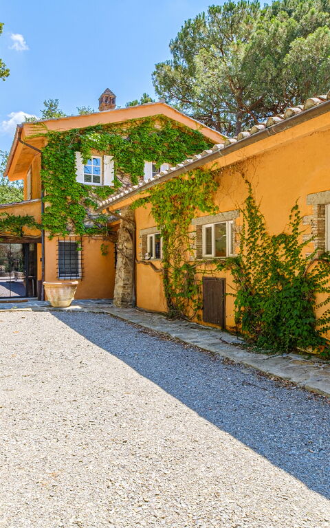 Villa Roseto: Buitenkanten, Buitenshuis