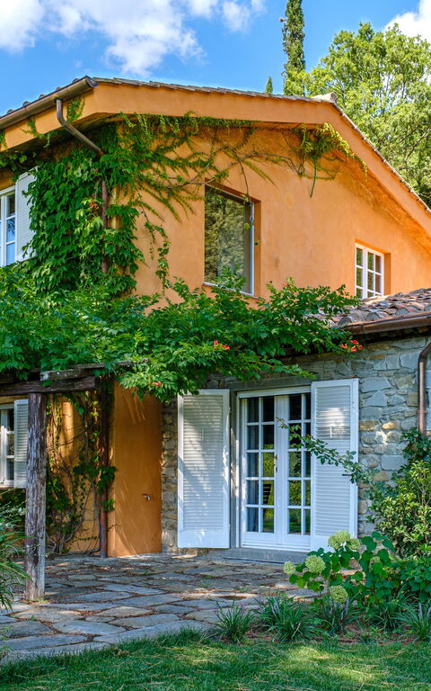 Villa Roseto: Buitenkanten, Buitenshuis