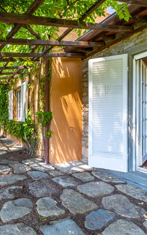 Villa Roseto: Buitenkanten, Buitenshuis