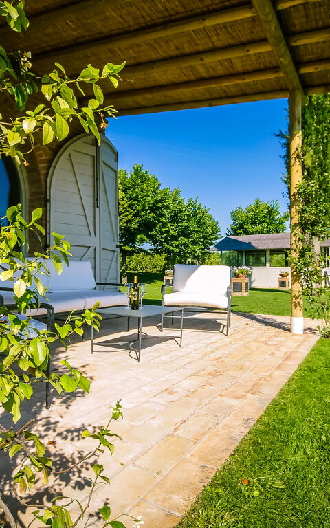 Villa Icario: Buitenkanten, Buitenshuis, Tuin