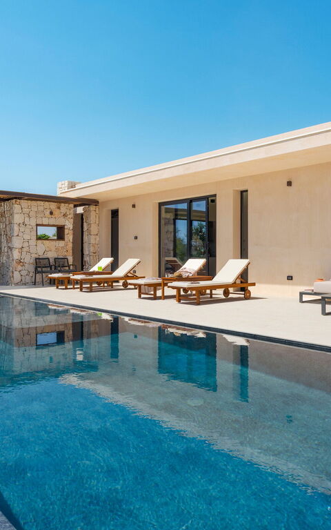 Eos Villa: Buitenkanten, Buitenshuis, zwembad