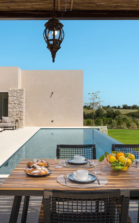 Eos Villa: Balkon / terras / patio, Buitenkanten, Buitenshuis, Tuin, zwembad