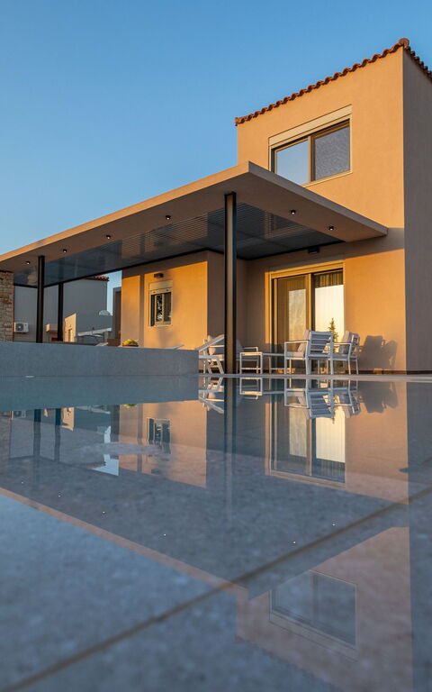 Villa Melia: Buitenkanten, Buitenshuis, zwembad