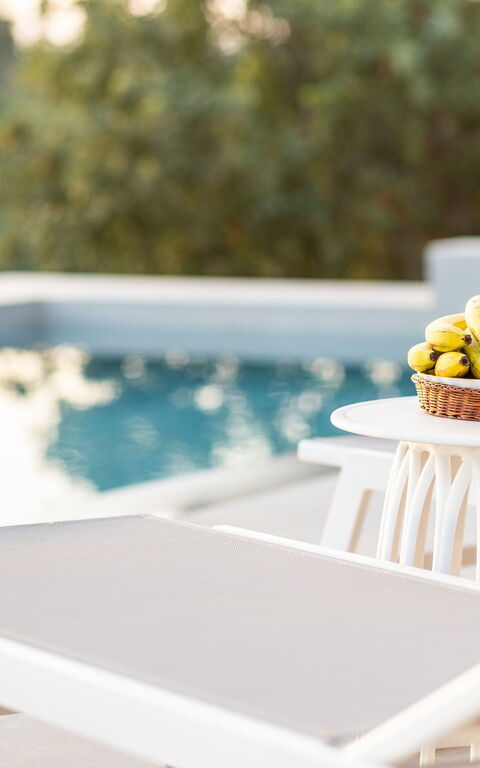 Villa Melia: Buitenkanten, Buitenshuis, zwembad