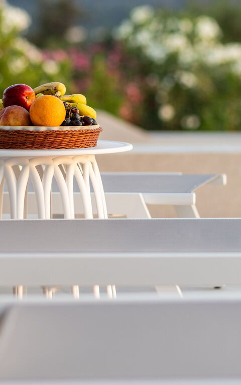 Villa Melia: Buitenkanten, Buitenshuis