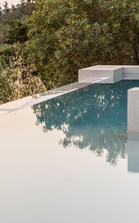 Villa Melia: Buitenkanten, Buitenshuis