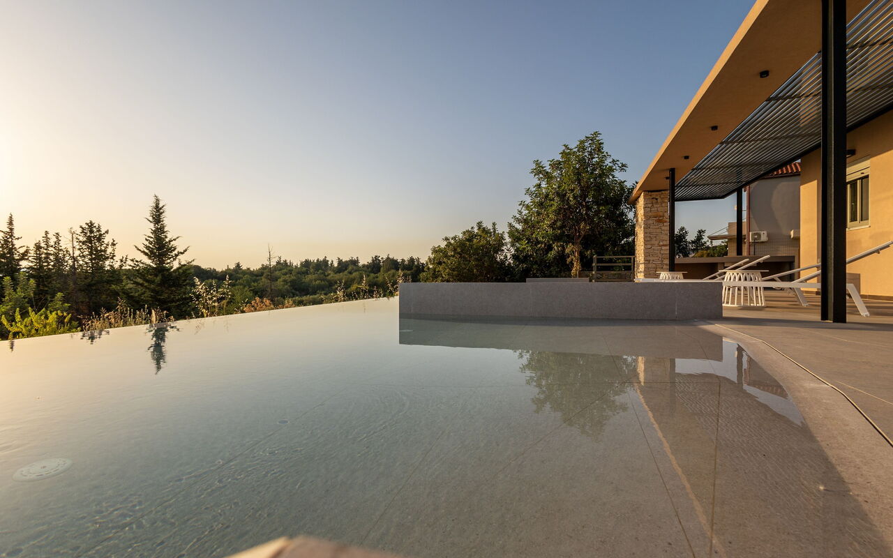 Villa Melia: Buitenkanten, Buitenshuis, Keer bekeken