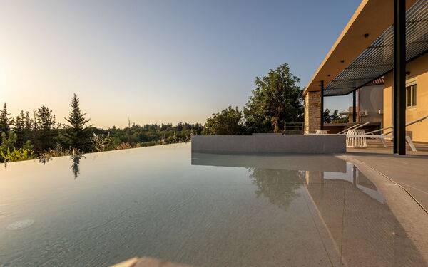 Villa Melia: Buitenkanten, Buitenshuis, Keer bekeken