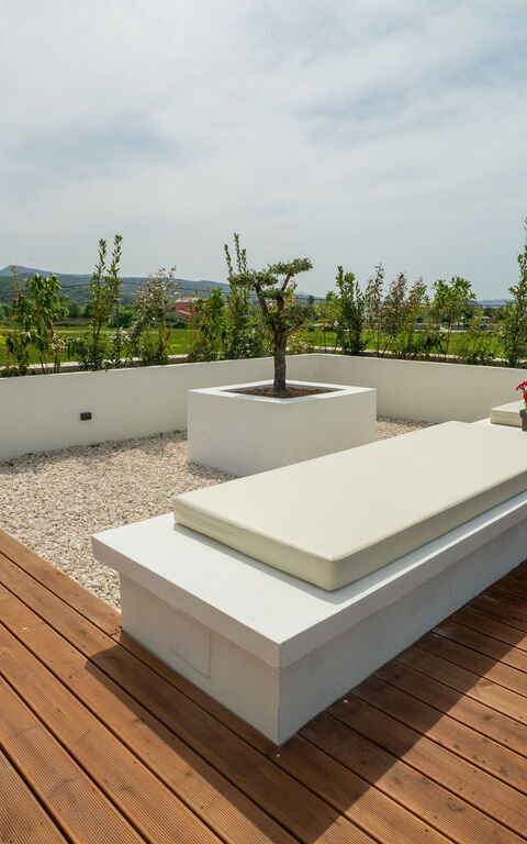 Villa Nobilita: Buitenkanten, Buitenshuis