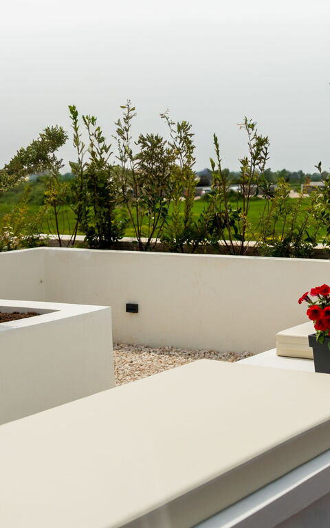 Villa Nobilita: Buitenkanten, Buitenshuis