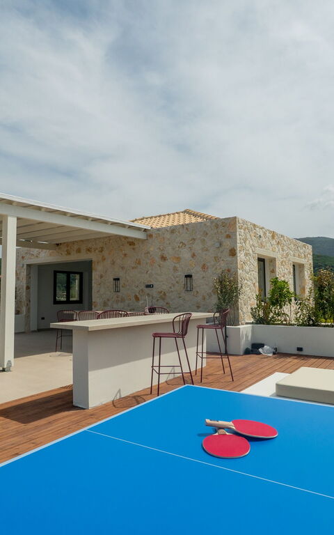 Villa Nobilita: Buitenkanten, Buitenshuis