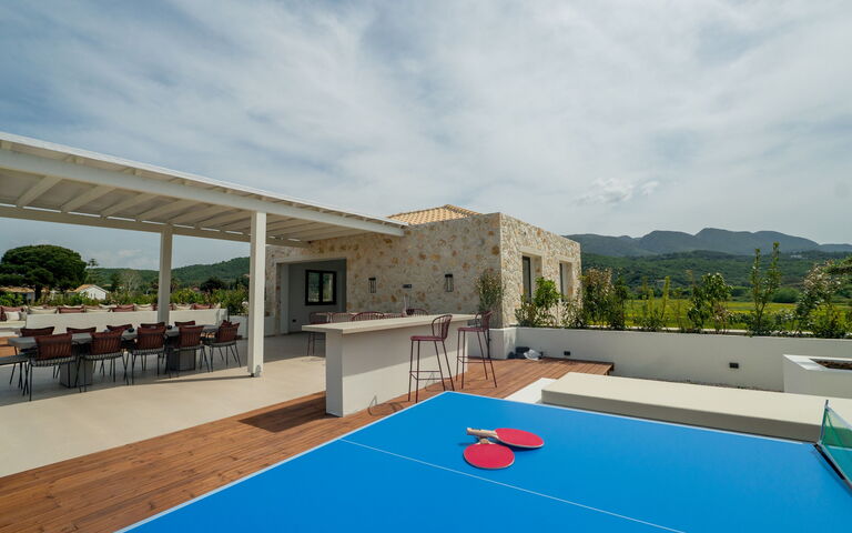 Villa Nobilita: Buitenkanten, Buitenshuis