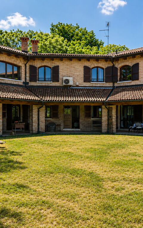Villa Belvedere San Bartolo: Buitenkanten, Buitenshuis, Tuin