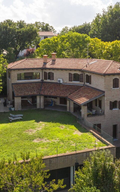 Villa Belvedere San Bartolo: Buitenkanten, Buitenshuis, Tuin