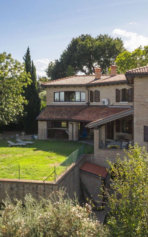 Villa Belvedere San Bartolo: Buitenkanten, Buitenshuis