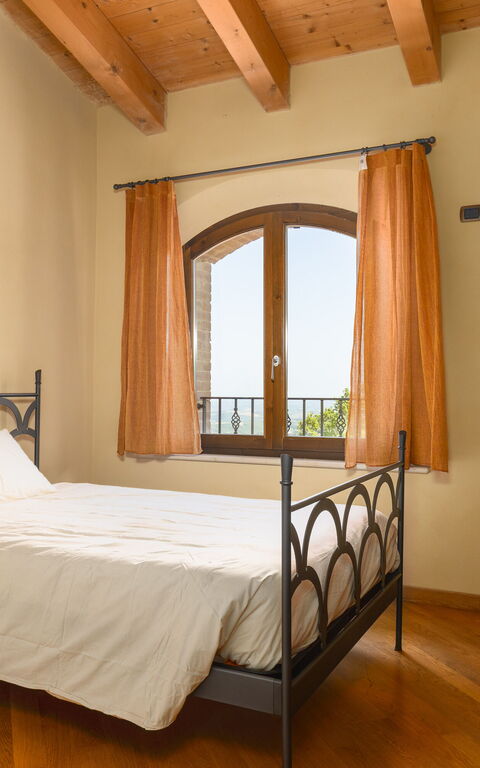 Villa Belvedere San Bartolo: slaapkamer