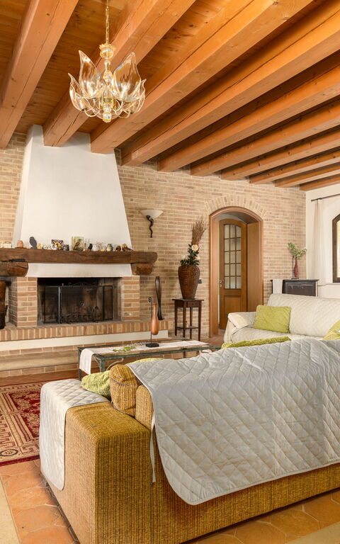 Villa Belvedere San Bartolo: Woonkamer