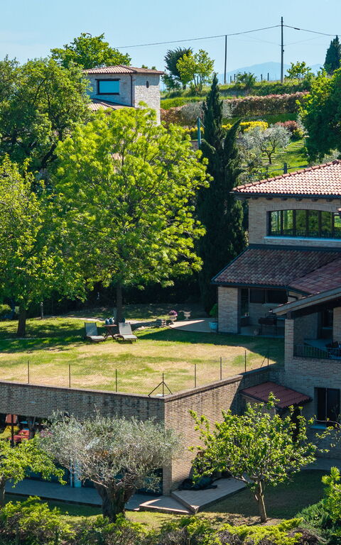 Villa Belvedere San Bartolo: Buitenkanten, Buitenshuis, Tuin