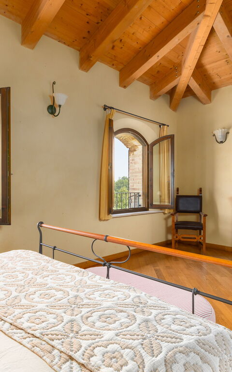 Villa Belvedere San Bartolo: slaapkamer