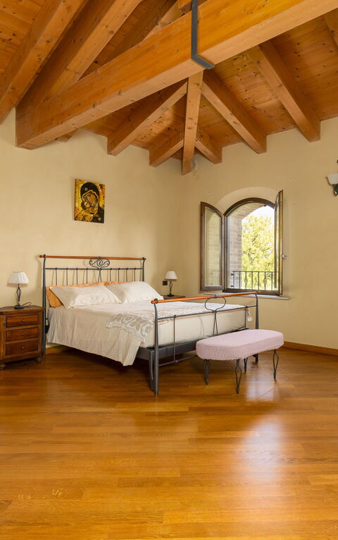 Villa Belvedere San Bartolo: slaapkamer