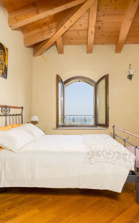 Villa Belvedere San Bartolo: slaapkamer