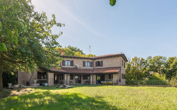 Villa Belvedere San Bartolo: Buitenkanten, Buitenshuis, Tuin