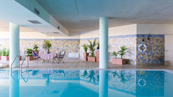 Villa Belvedere San Bartolo: zwembad